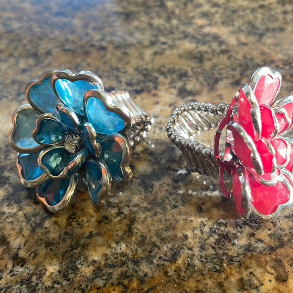 Brand new set of two beautiful costume rings- adjustable sizing fits most - Picture 1 of 8